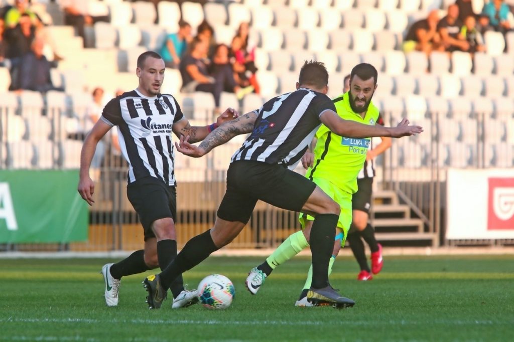 Koper tesno slavil v primorskem derbiju