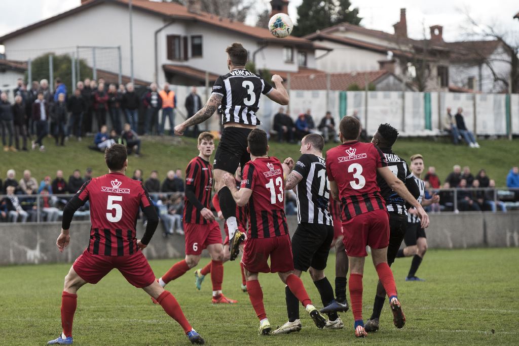 Zrežirana cirkuška predstava v Dolinci