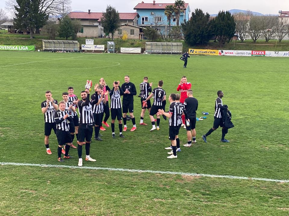 Brez zadetkov med Biljami in Triglavom