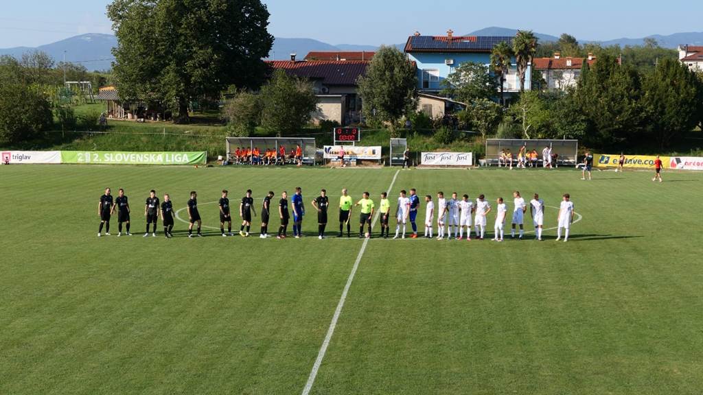 Z igralcem manj do točke