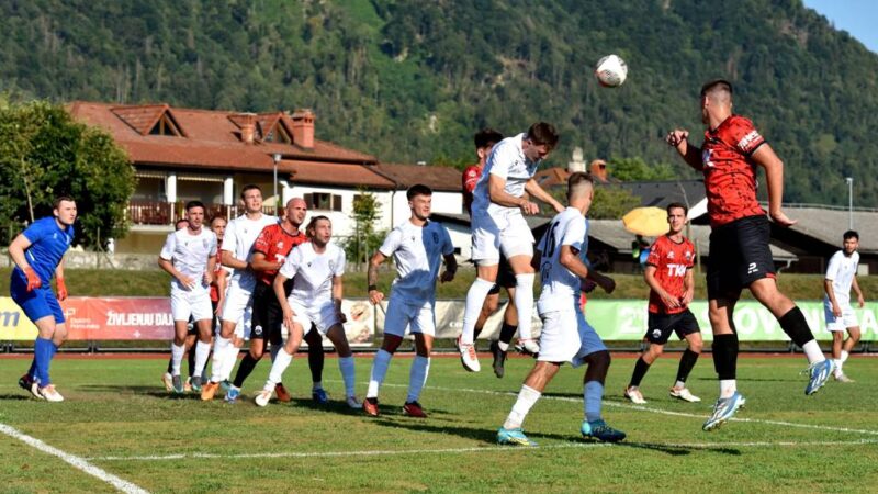 Uvodni derbi v Tolminu pripadel črnobelim