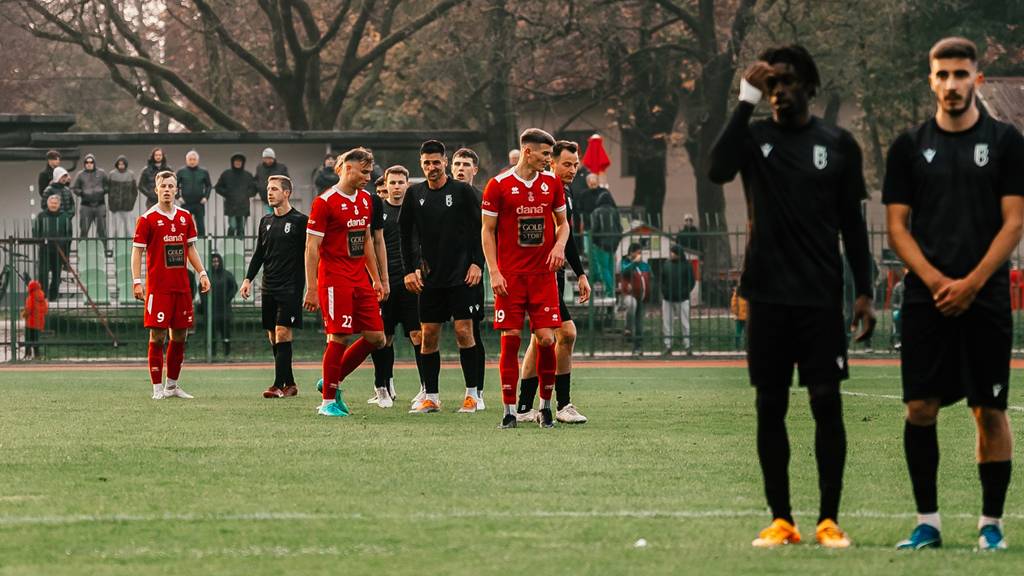 Črnobeli praznih rok na Kodeljevem