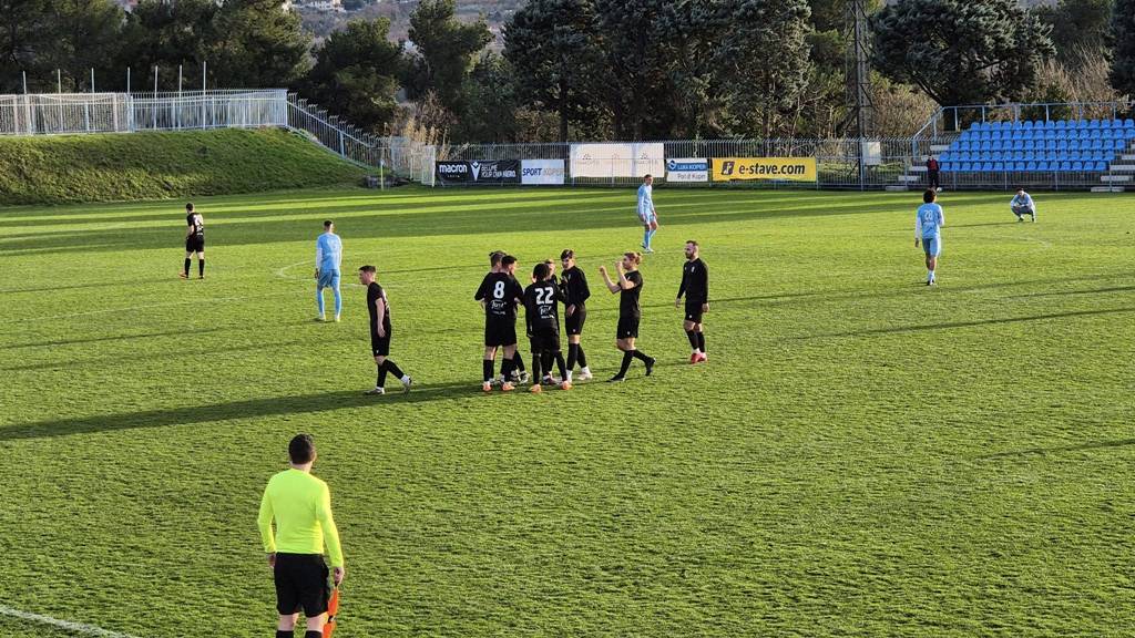 Zmaga v Dekanih za prve spomladanske točke
